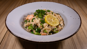 Risotto s lososem a jarní cibulkou - 224 Kč